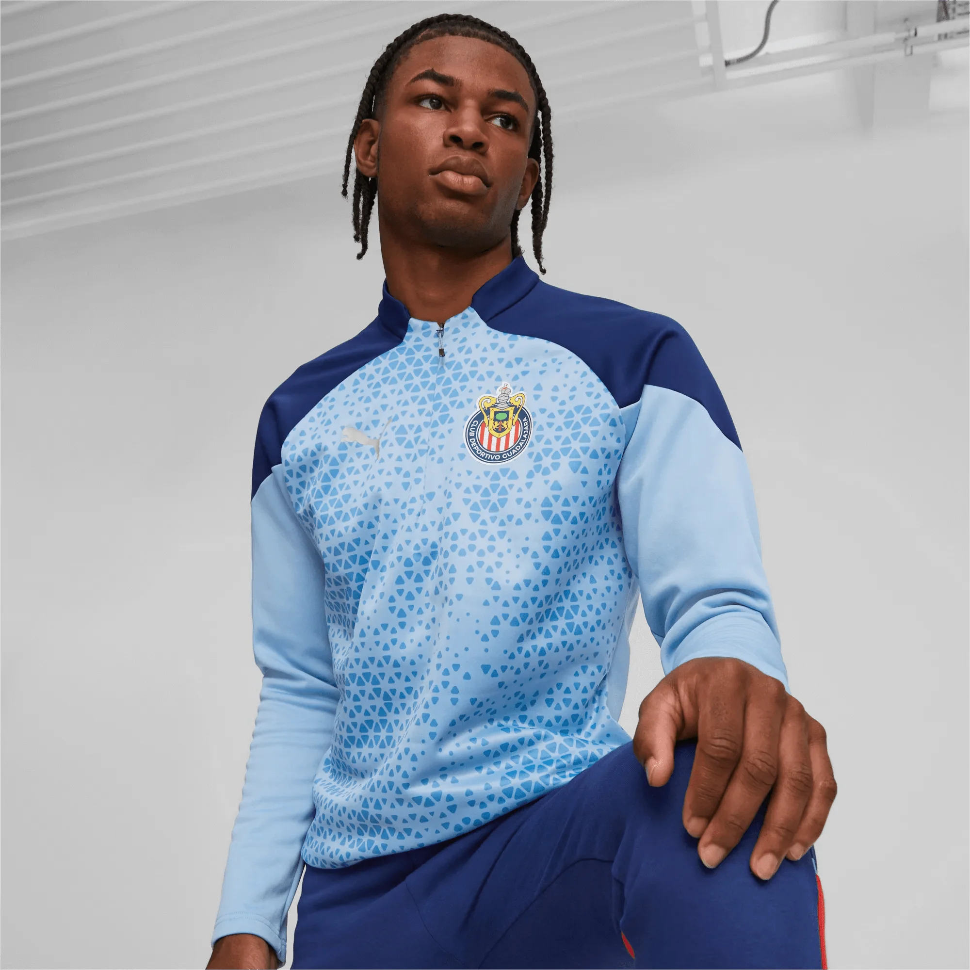 Puma 2023-24 Chivas Men's Fleece Training Top - Image 3