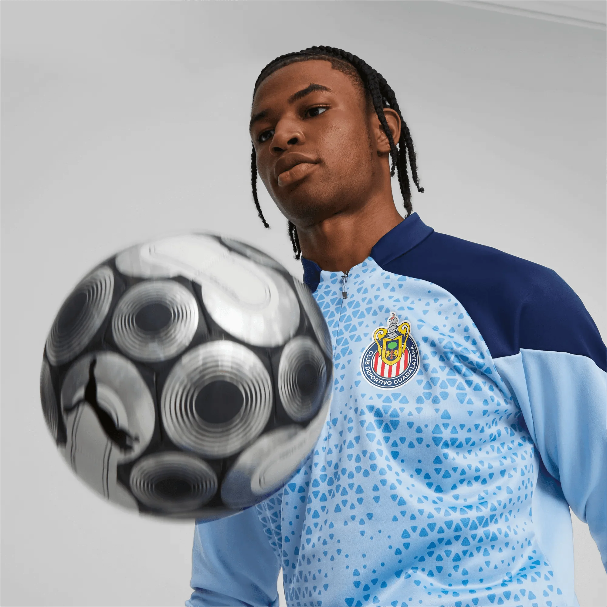 Puma 2023-24 Chivas Men's Fleece Training Top - Image 5